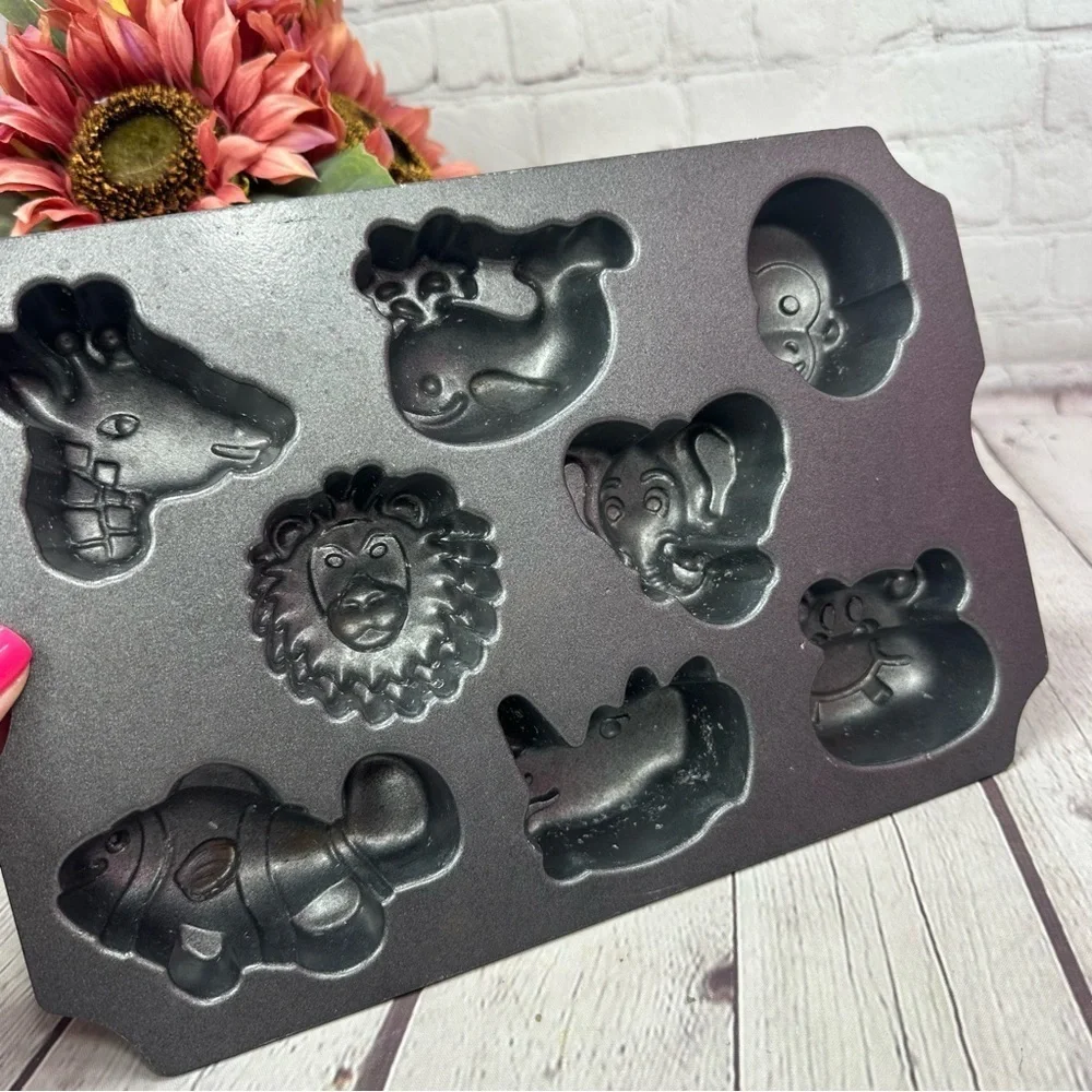 nordic ware zoo friends Animal Characters mini Cake Pan 3C.